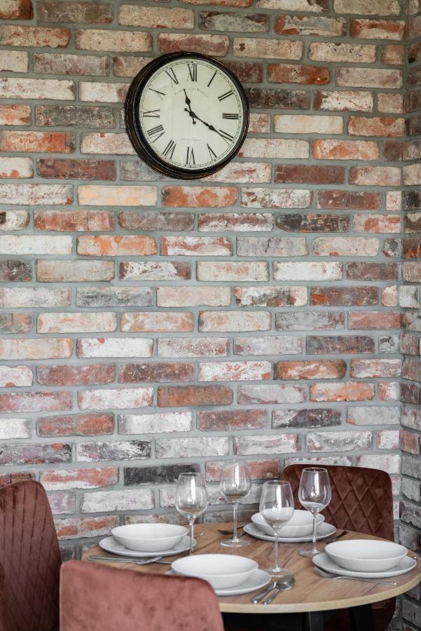 Stylish Apartment Near Wroclavia For 4 Guests By Noclegi Renters Breslavia Esterno foto