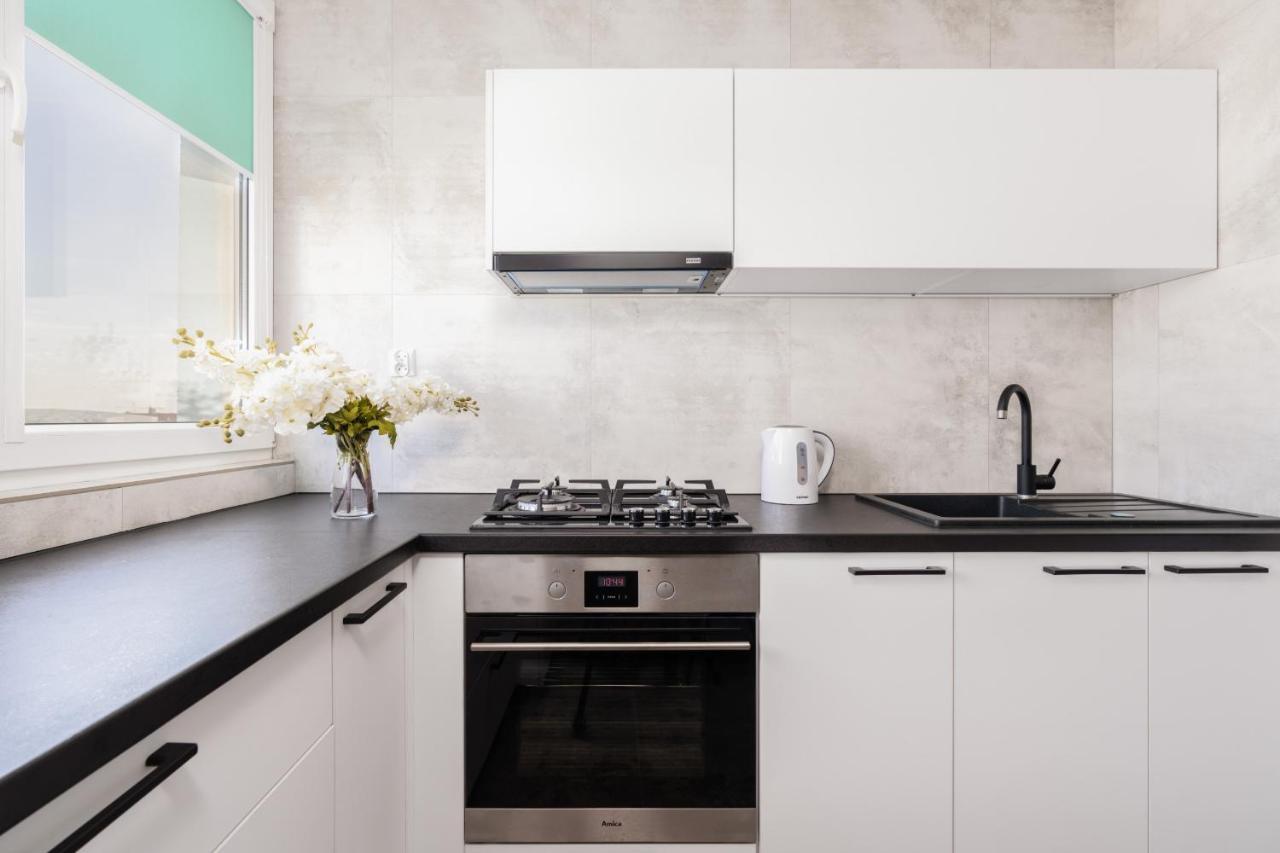 Stylish Apartment Near Wroclavia For 4 Guests By Noclegi Renters Breslavia Esterno foto