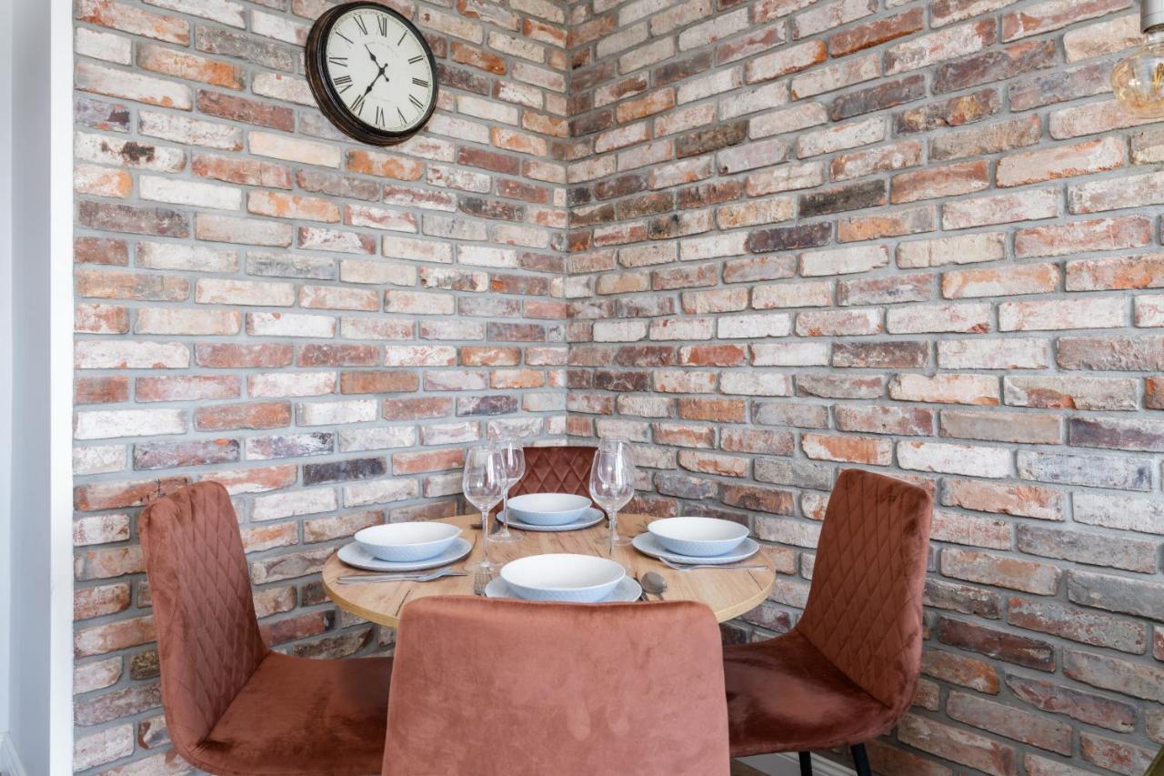 Stylish Apartment Near Wroclavia For 4 Guests By Noclegi Renters Breslavia Esterno foto